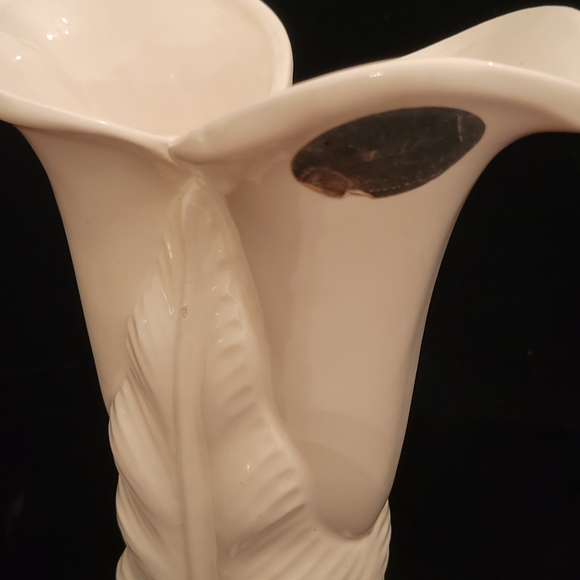 Vintage Camark Calla Lily White Vase Art Pottery 597 - Picture 5 of 7